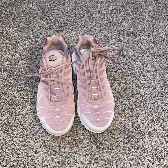 Nike women’s air max “guava ice” sneaks size 7 great condition - Picture 2 of 5